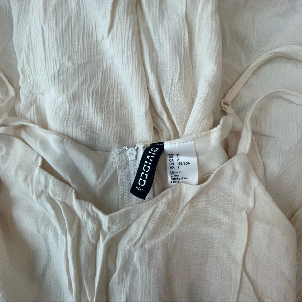 Light Cream Romper US2 - Picture 2 of 3